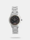 Designed to perfection, this women's analog watch from the Valentine's collection by Fastrack is a must-have. Its genuine leather strap showcases a stunning black hue that uplifts the look of the watch. Functional on a quartz movement, the black round dial is secured by a mineral glass. It exudes plain three hands, hour markings at five-minute intervals, butterfly motifs and a crown for time adjustment. Furthermore, it is completed with a buckle clasp to ensure a secure fit on the wrist.