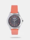 https://watchpalace.in/product/helix-by-timex-men-blue-analogue-watch-tw034hg10/ Enhance your style quotient by wearing this men's analog watch from Helix. Its stainless steel strap exudes a stunning black hue that accentuates the look of the watch. Operated by a quartz movement, the navy round dial showcases plain three hands, bold stick and numeral hour markings and a crown for time adjustment.